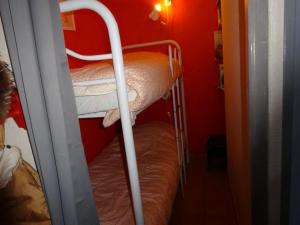 Palanda nebo palandy na pokoji v ubytování Studio Residence Le Stella