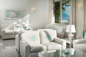 Posezení v ubytování Gabbiano Azzurro Hotel & Suites