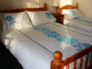 A bed or beds in a room at Alcorn Guest House 