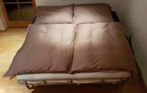 A bed or beds in a room at Ferienwohnung Kohlhofen