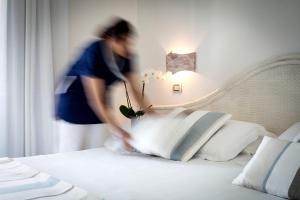 Postel nebo postele na pokoji v ubytování Gabbiano Azzurro Hotel & Suites