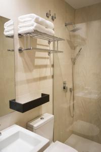 Phòng tắm tại Cuatro Caminos Rooms