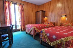 Postel nebo postele na pokoji v ubytování Hôtel Le Mont Jorat