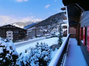 ナンダにあるChalet Christyの雪の町並み
