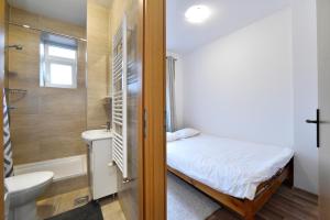 Kúpeľňa v ubytovaní Block Apartment Maks