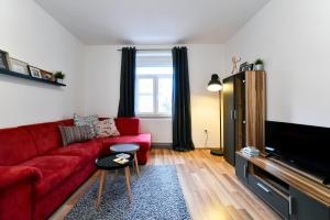 Televízia a/alebo spoločenská miestnosť v ubytovaní Block Apartment Maks