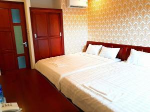 Postelja oz. postelje v sobi nastanitve Hotel Hoàng Thịnh