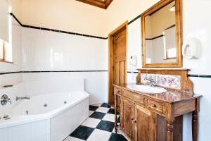 Bathroom sa Halswell Lodge
