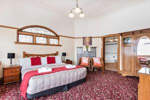 Säng eller sängar i ett rum på Halswell Lodge
