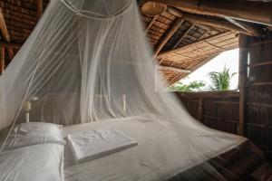 Postel nebo postele na pokoji v ubytování Kookoo's nest eco-lodge