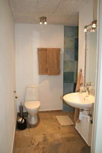 Ванная комната в Sov Godt i Arnborg Bed & Breakfast