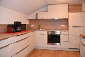 A kitchen or kitchenette at Haus Hubertus