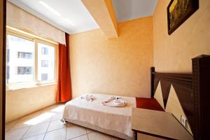 Postel nebo postele na pokoji v ubytování Selen Hotel