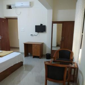 TV a/nebo společenská místnost v ubytování Manjira Lodge