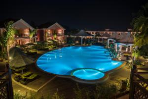 Bazén v ubytování Swosti Chilika Resort nebo v jeho okolí