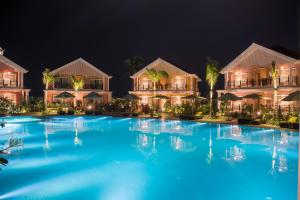 Bazén v ubytování Swosti Chilika Resort nebo v jeho okolí
