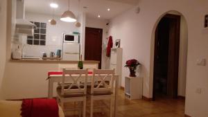 Kuchnia lub aneks kuchenny w obiekcie Bonito, luminoso, cerca del mar con Parking