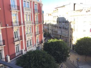 vistas a una calle de la ciudad con edificios en WeRentvLC - Charming Ruzafa - Top location, en Valencia