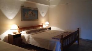 Monteverde rural relax tesisinde bir odada yatak veya yataklar