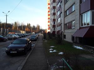 a street with cars parked next to a building at VBE apartments in Narva