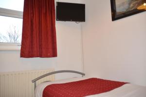 TV a/nebo společenská místnost v ubytování Bow Guest House