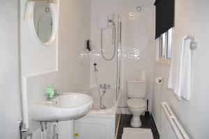 Gallery image of Bow Guest House in Reading