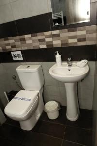 Gallery image of Kentrikon Suites in Polykhrono +54 photos