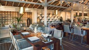Um restaurante ou outro lugar para comer em The Chili Beach Private Resort