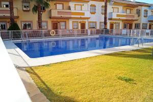 The swimming pool at or close to Casa Isabel
