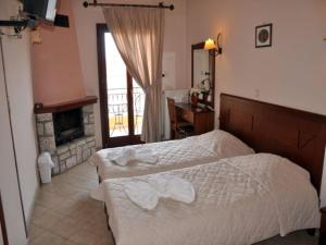 Ein Bett oder Betten in einem Zimmer der Unterkunft Megdovas Hotel