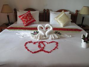 Postel nebo postele na pokoji v ubytování Lipa Bay Resort