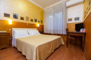 Postel nebo postele na pokoji v ubytování Hotel Diana