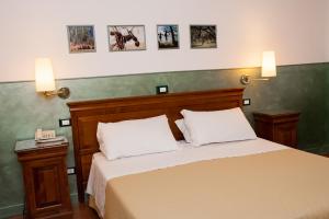Postel nebo postele na pokoji v ubytování Hotel Diana