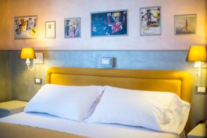 Postel nebo postele na pokoji v ubytování Hotel Diana