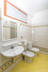 Ένα μπάνιο στο Club Residence La Castellana