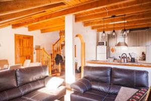 A seating area at Apartaments Arenys De Boi