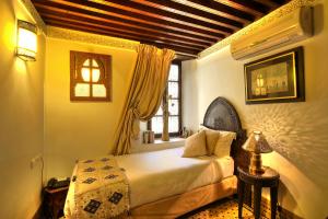 Postel nebo postele na pokoji v ubytování Riad El Amine Fès - Historic Hotels Worldwide