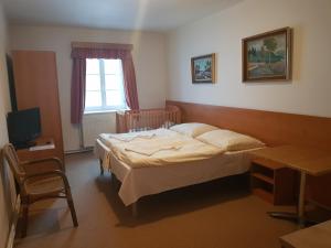 Postel nebo postele na pokoji v ubytování Městský Hotel Dorinka