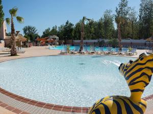a large swimming pool in a resort at Les Sables du Midi in Valras-Plage