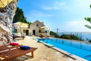 Πισίνα στο ή κοντά στο Villa Stone-Exceptional private Estate