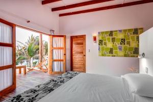 A bed or beds in a room at Sunset Mancora