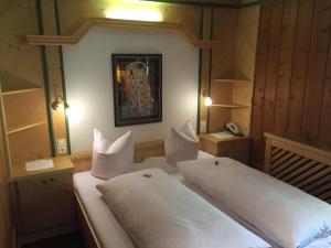 Postel nebo postele na pokoji v ubytování Hotel Gasthof Islitzer