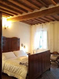 a bedroom with a bed and a window at La Casa di Luigi in Montevarchi