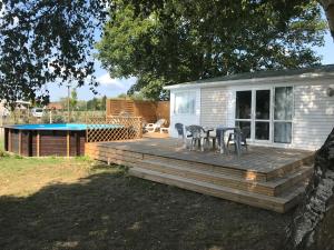 Το κτήριο όπου στεγάζεται  το κάμπινγκ