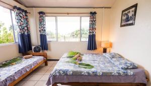 Postel nebo postele na pokoji v ubytování Pension TE MITI - PLAGE-BEACH 200m - Mahana Parc & Vaiava Beach pk18 - B&B CHAMBRES ou DORTOIR