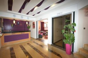 Vstupní hala nebo recepce v ubytování INOU Hotel