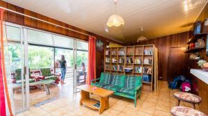 Posezení v ubytování Pension TE MITI - PLAGE-BEACH 200m - Mahana Parc & Vaiava Beach pk18 - B&B CHAMBRES ou DORTOIR