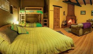 Voodi või voodid majutusasutuse The Lazy Dog Inn a Mountain Lodge toas
