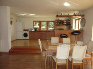 Köök või kööginurk majutusasutuses Villa Cechy