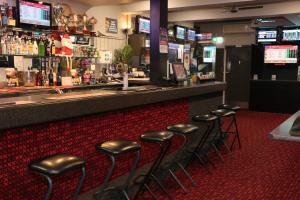 Khu vực lounge/bar tại Bayview Hotel - Batemans Bay